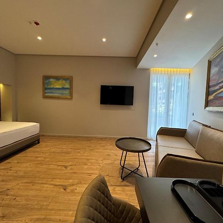 Arka Art Hotel Tirana Eksteriør billede A room at the hotel