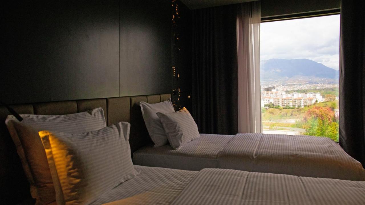 Arka Art Hotel Tirana Eksteriør billede A room at the hotel
