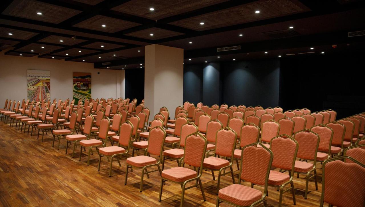 Arka Art Hotel Tirana Eksteriør billede Auditorium