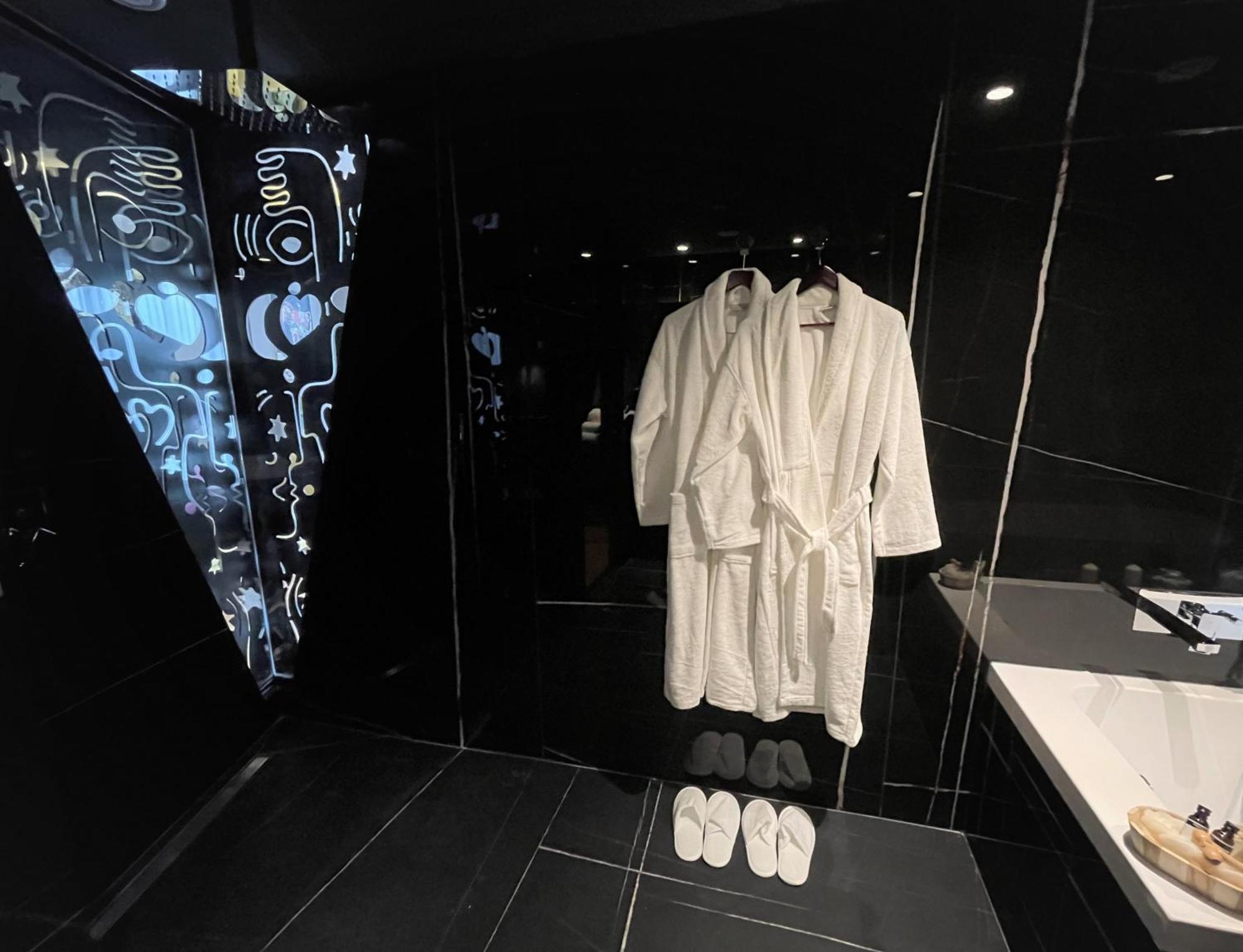 Arka Art Hotel Tirana Eksteriør billede Bathroom