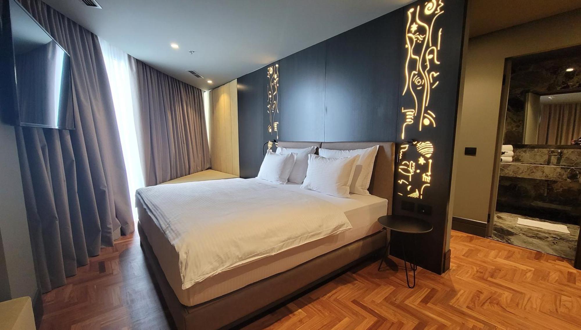 Arka Art Hotel Tirana Eksteriør billede A bedroom at the hotel