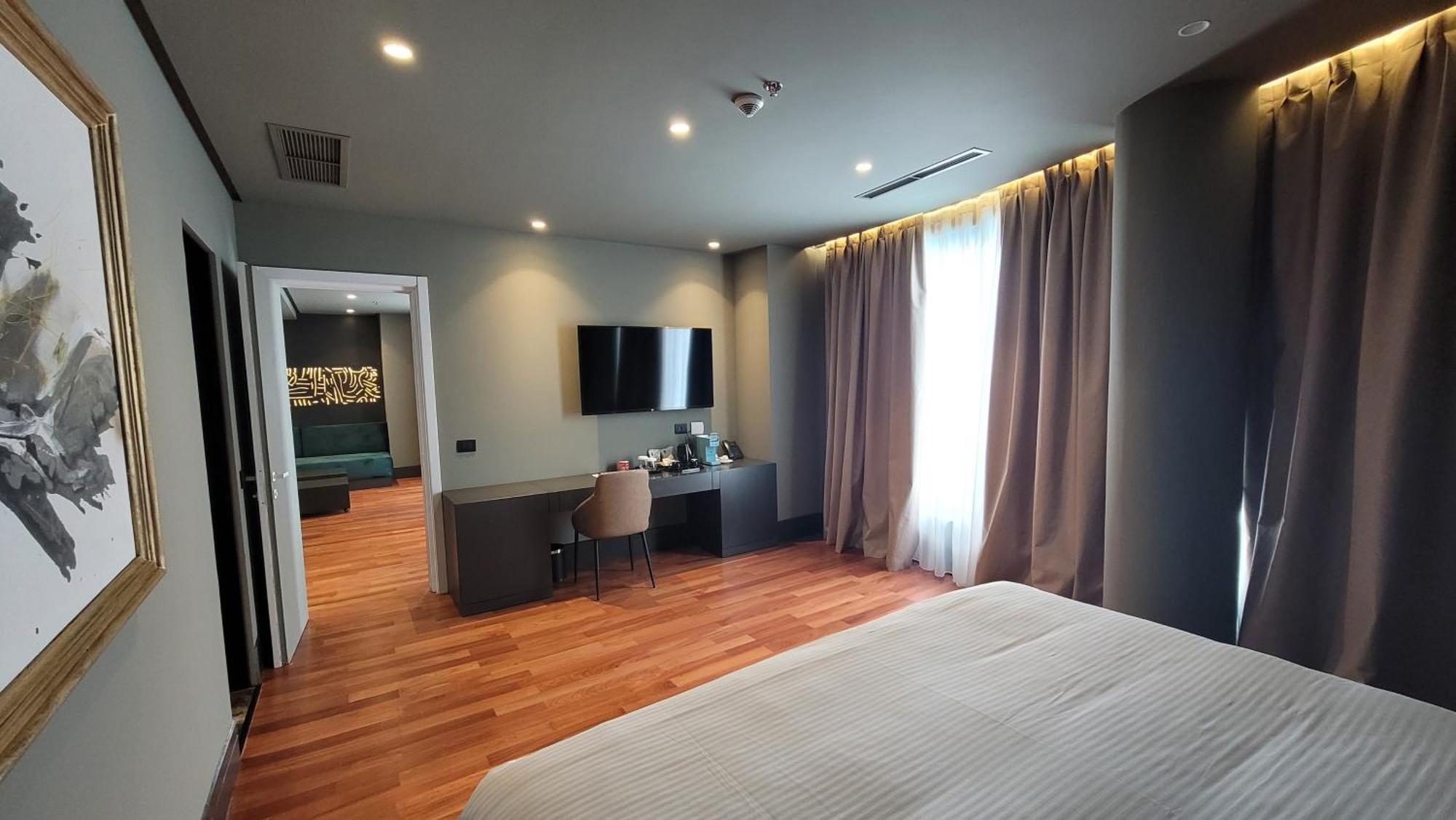 Arka Art Hotel Tirana Eksteriør billede Suite room