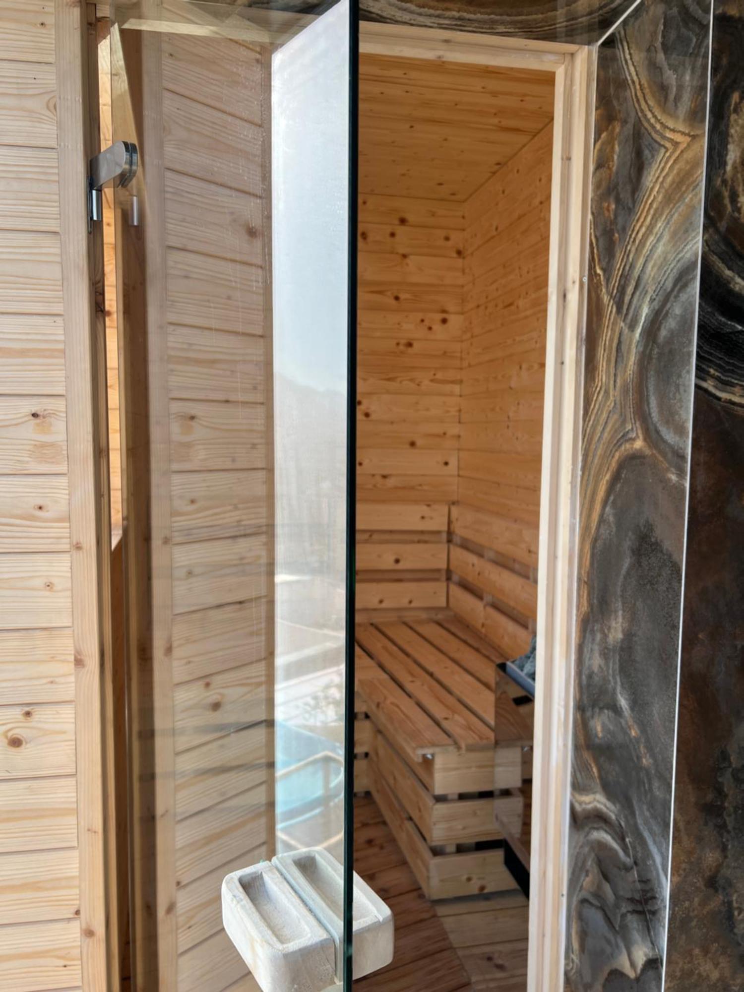 Arka Art Hotel Tirana Eksteriør billede A modern Finnish sauna