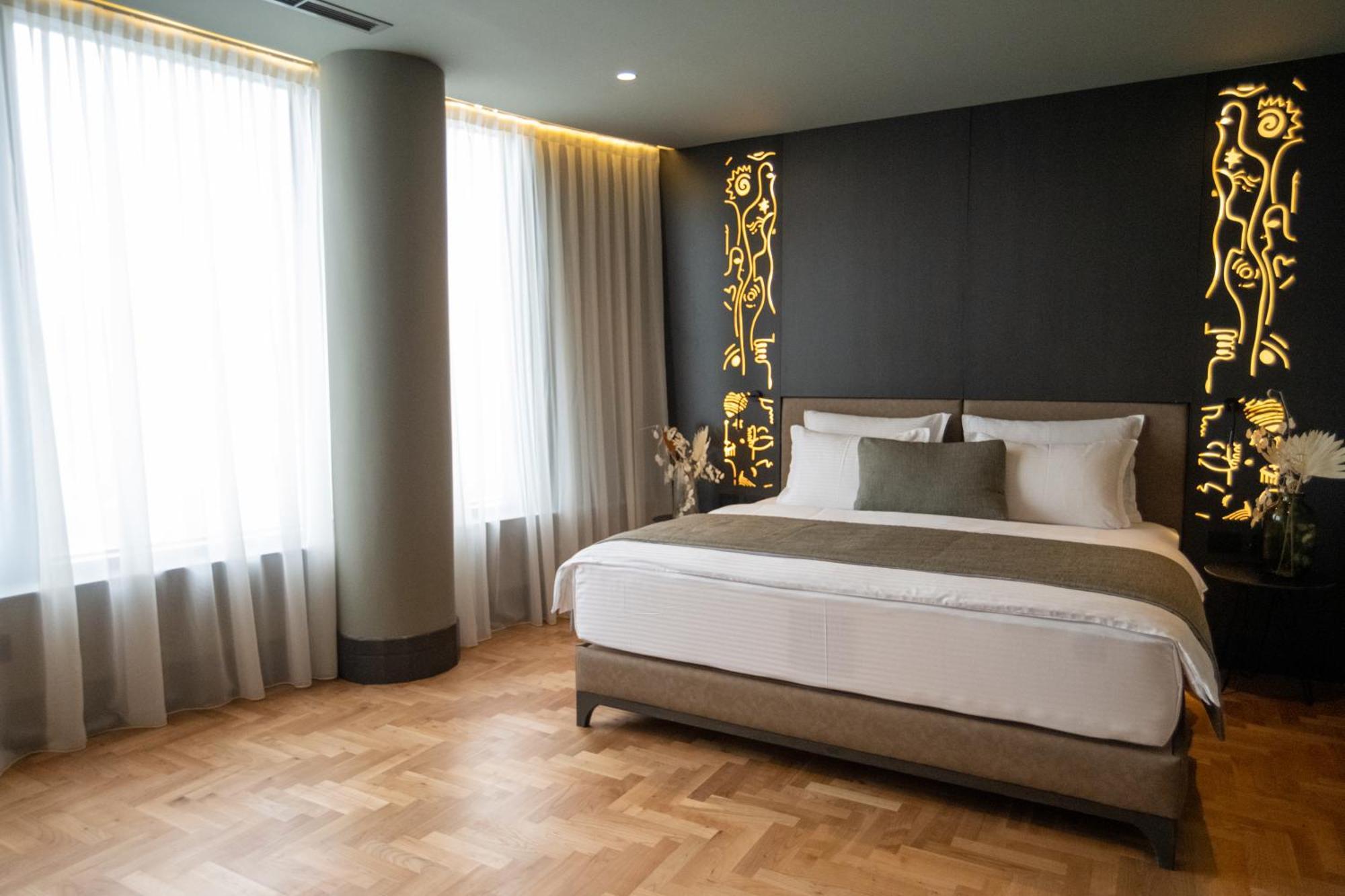 Arka Art Hotel Tirana Eksteriør billede A bedroom at the hotel