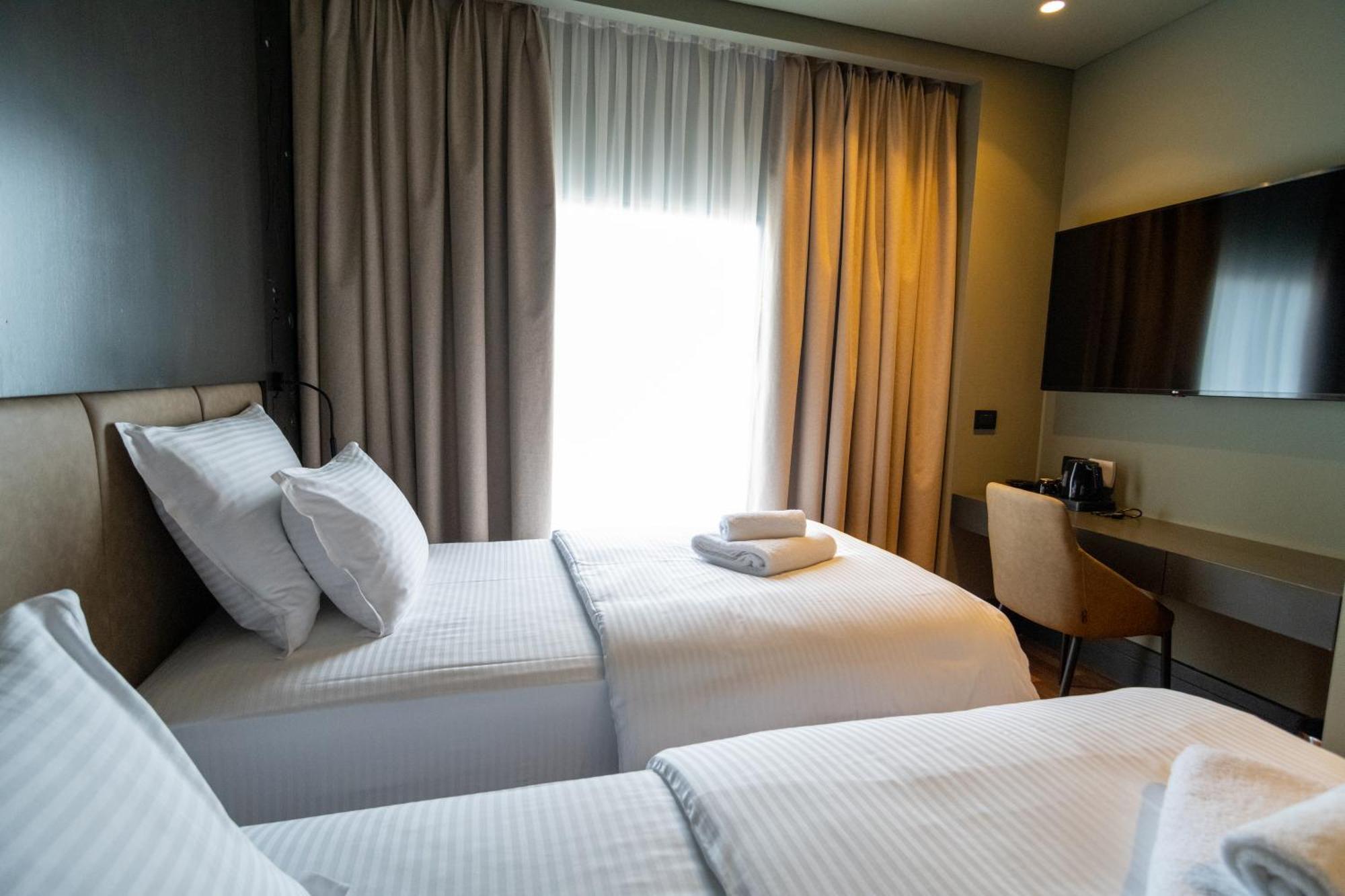 Arka Art Hotel Tirana Eksteriør billede A room at the hotel