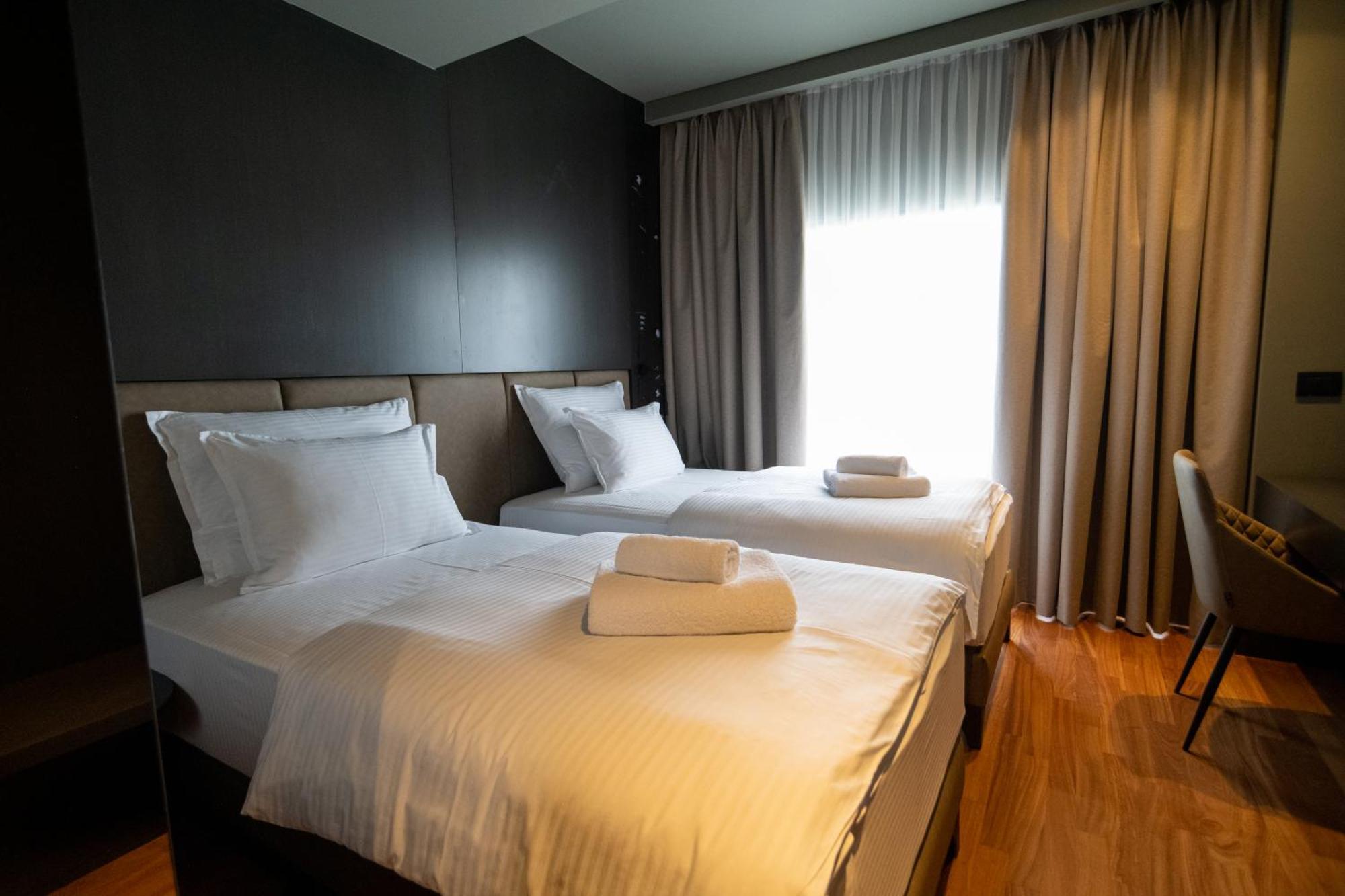 Arka Art Hotel Tirana Eksteriør billede A room at the hotel