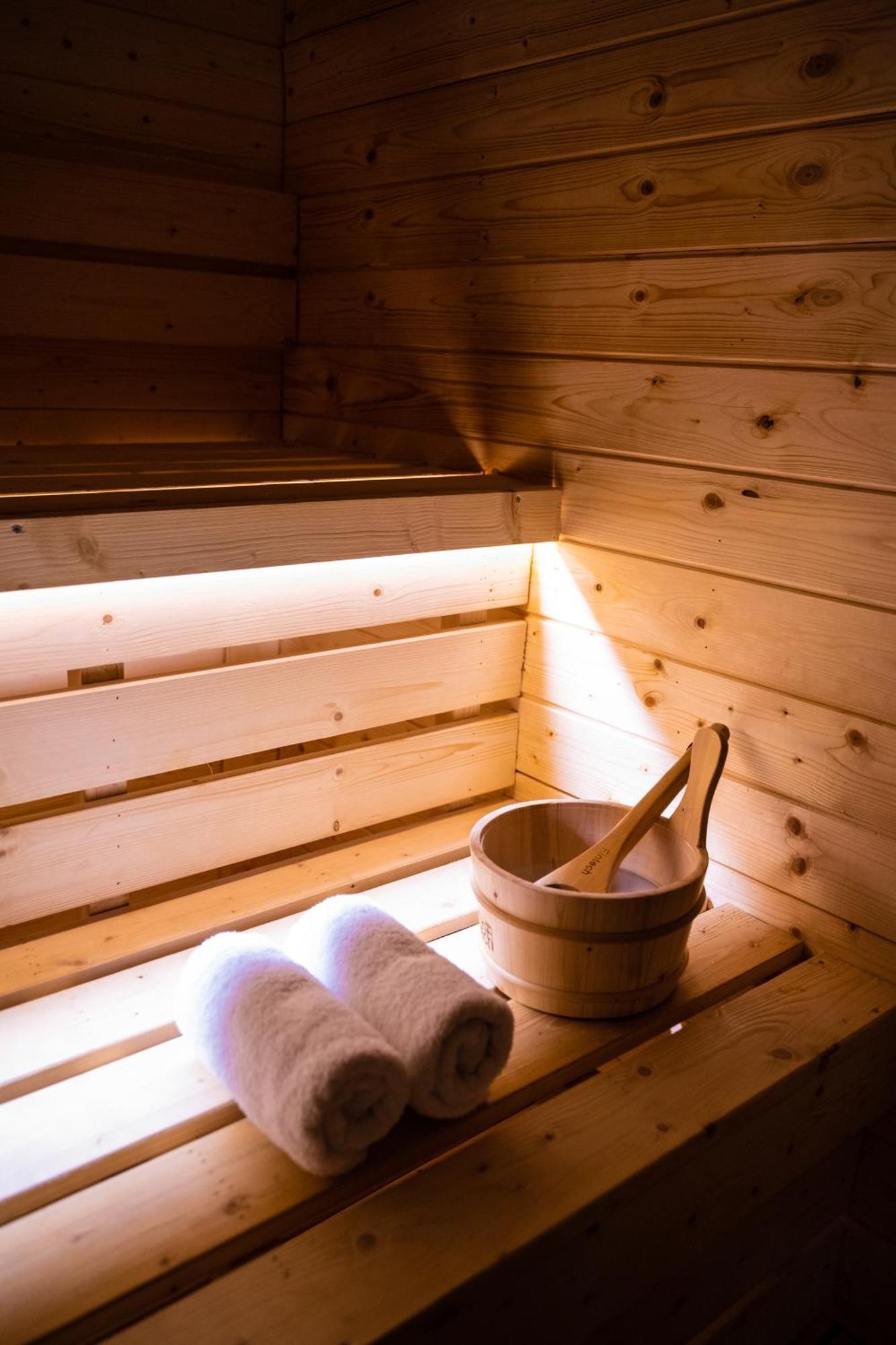 Arka Art Hotel Tirana Eksteriør billede Sauna bucket and ladle
