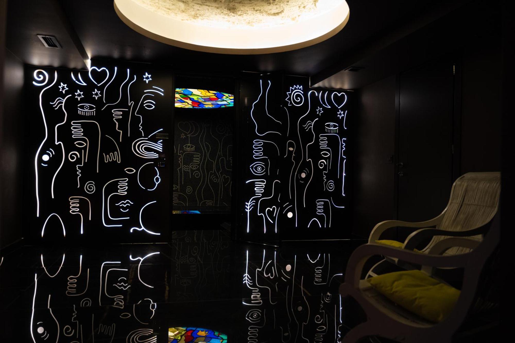 Arka Art Hotel Tirana Eksteriør billede The interior of the elevator