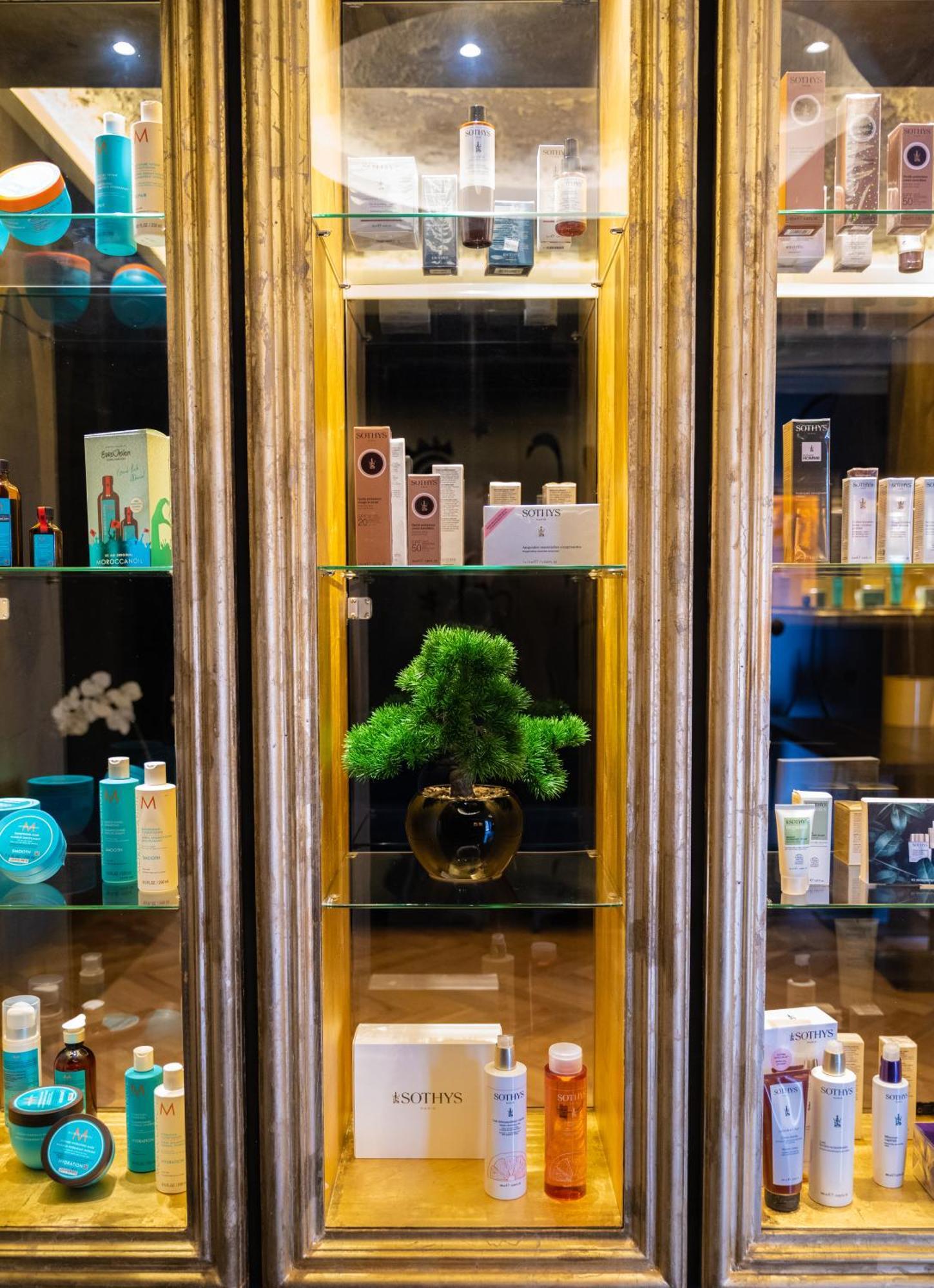 Arka Art Hotel Tirana Eksteriør billede A display of various skincare products