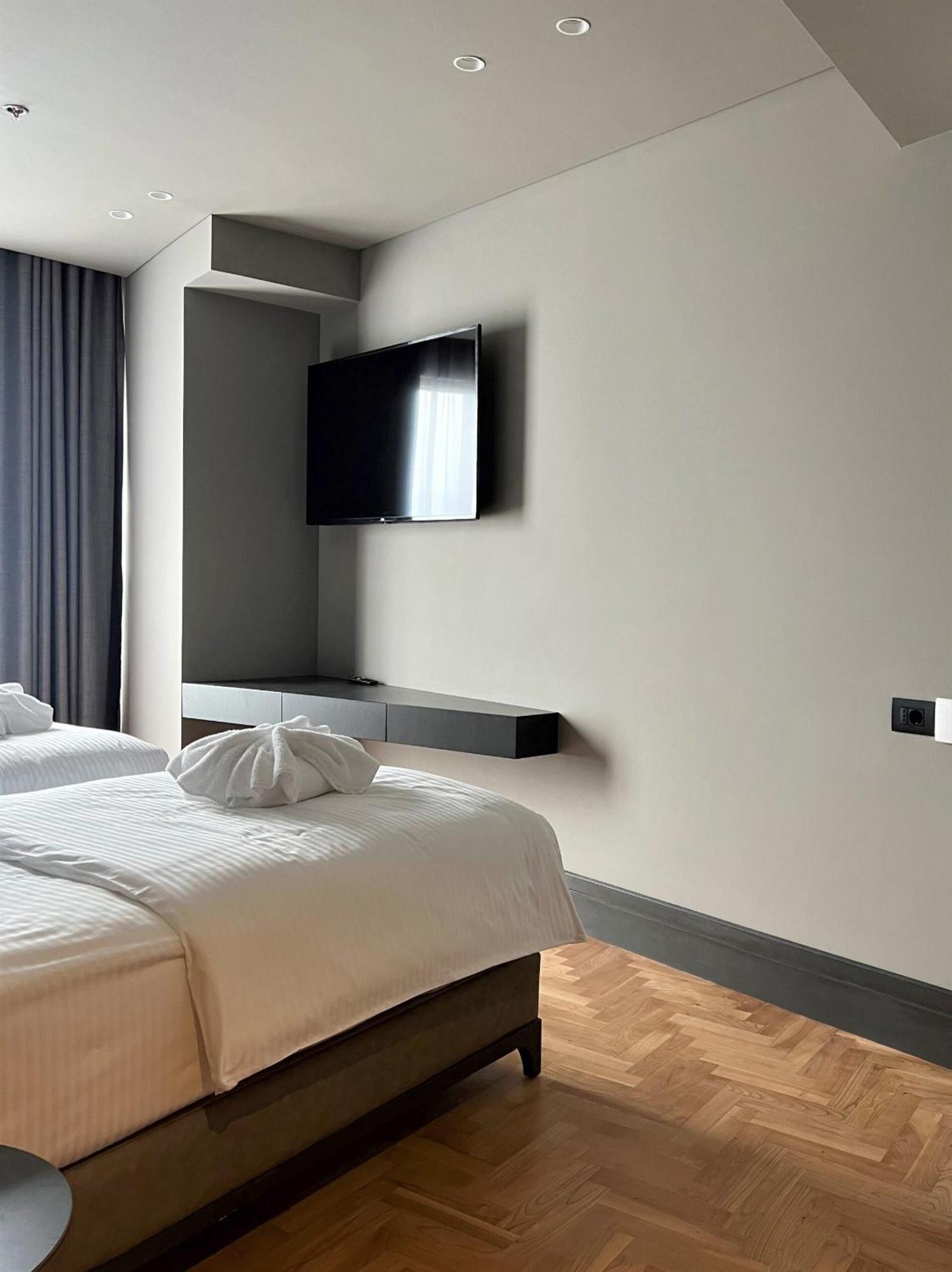 Arka Art Hotel Tirana Eksteriør billede A room at the hotel