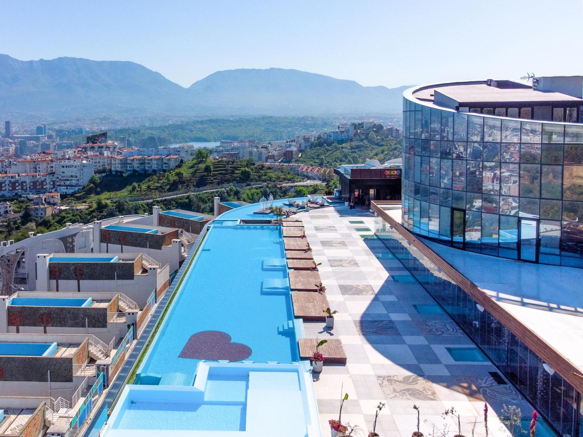 Arka Art Hotel Tirana Eksteriør billede Skyline