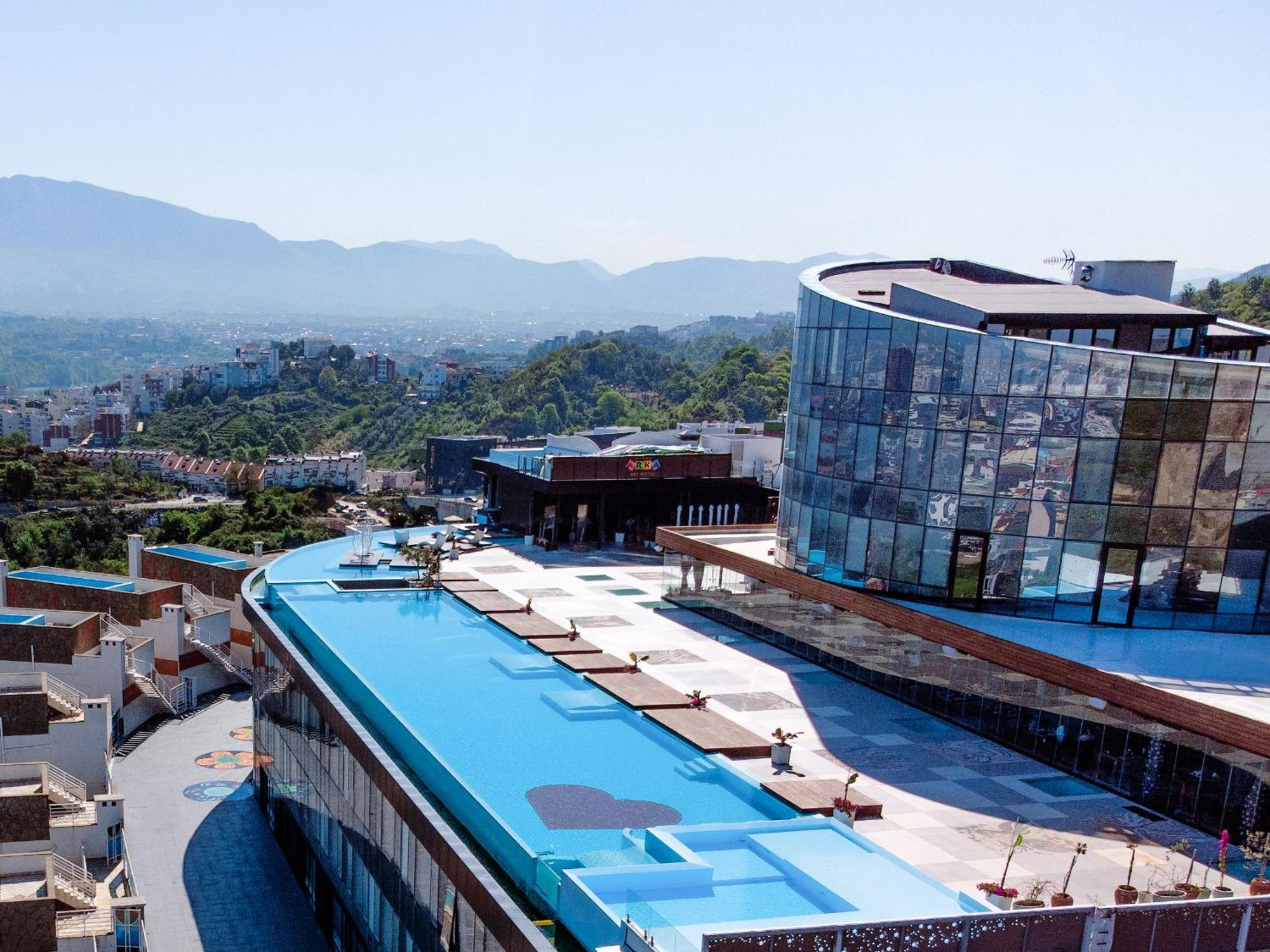 Arka Art Hotel Tirana Eksteriør billede The University of Novi Sad